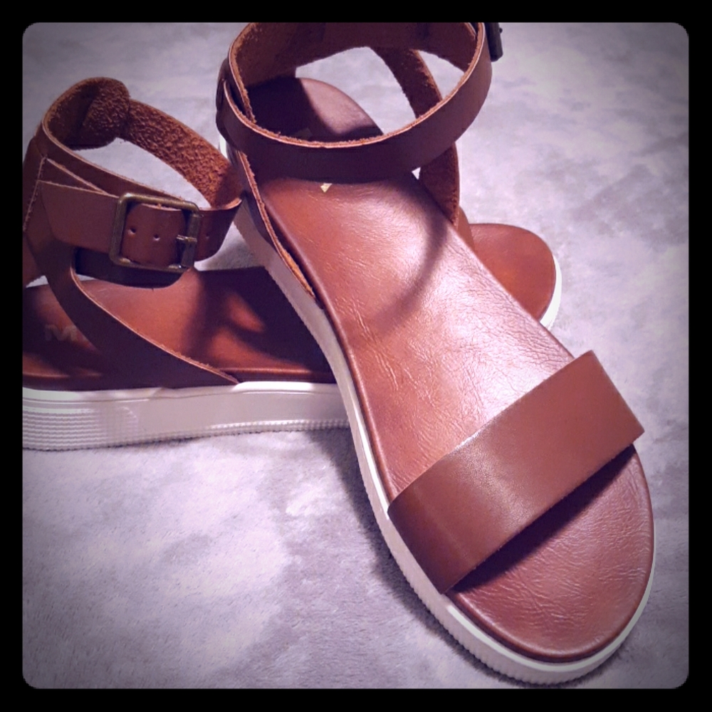 Brand new Mia sandals